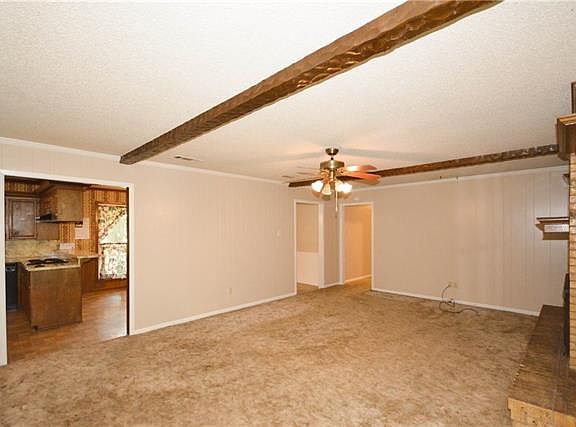 3rd image of 2817 Hillcrest Dr
