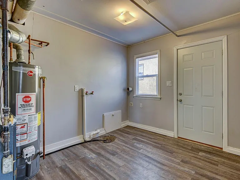2206 Crawford St — Photo 23