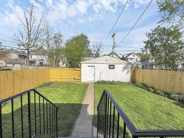 236 Clarendon Ave — Photo 3