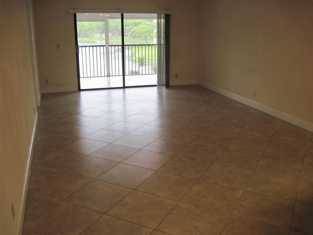 2232 N Cypress Bend Dr APT 307, photo 5