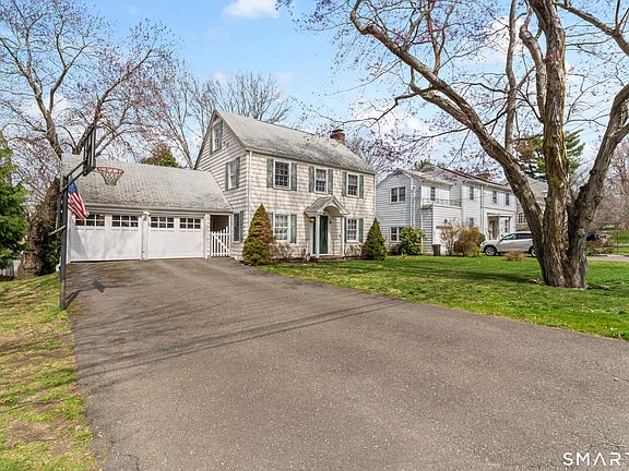 2nd image of 90 Toilsome Hill Road