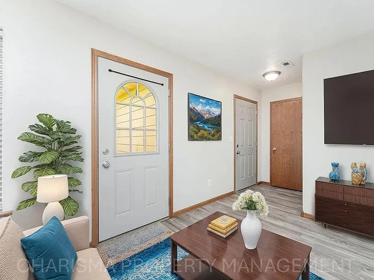 350 S 6th St — Photo 6