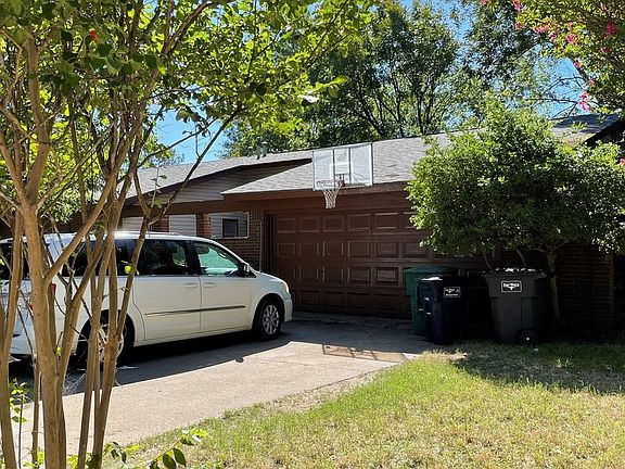 2nd image of 4613 Ivanhoe Dr