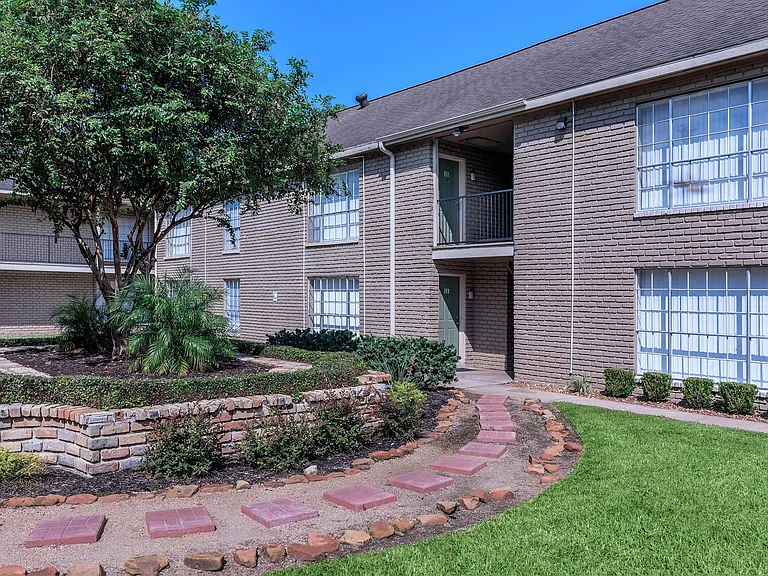 Residence at Garden Oaks — Photo 13