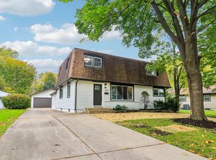 3610 Pheasant Dr, Rolling Meadows, IL 60008