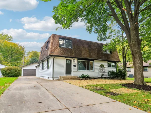 3610 Pheasant Dr, Rolling Meadows, IL 60008