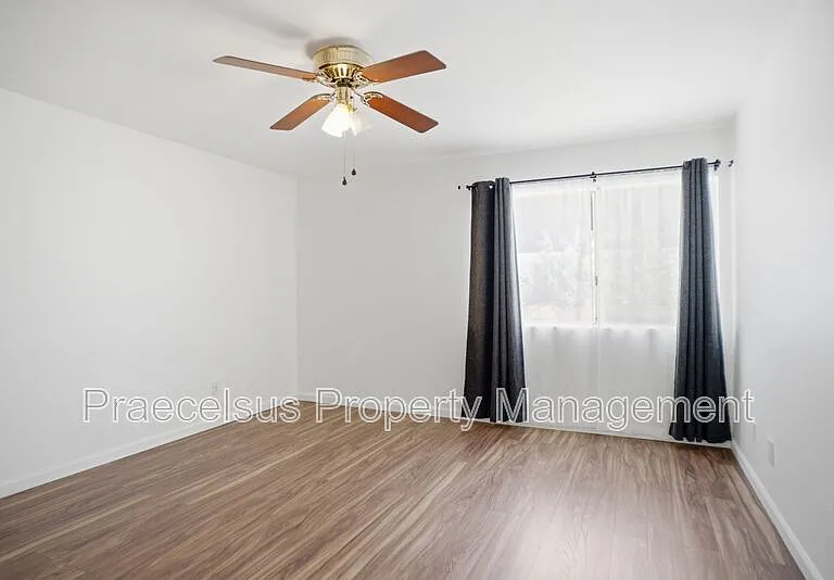 631 Hampshire Ln — Photo 12