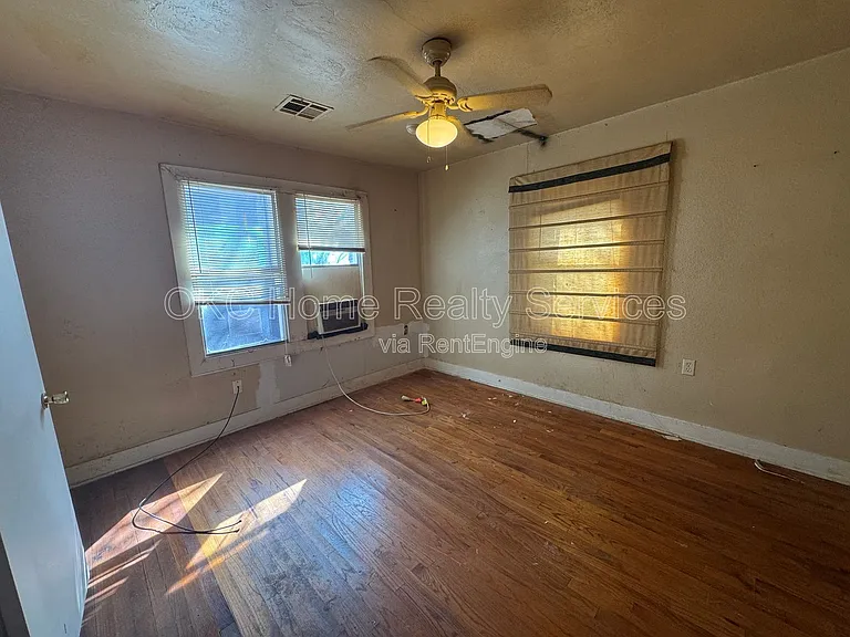 2225 Glen Ellyn St — Photo 9