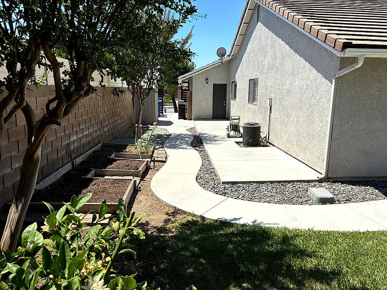 1159 E Plymouth St — Photo 25