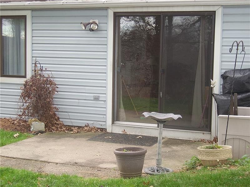 2nd image of 19 Blueberry Ln