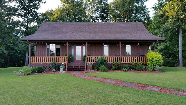 1st image of 427 Tyler Ln