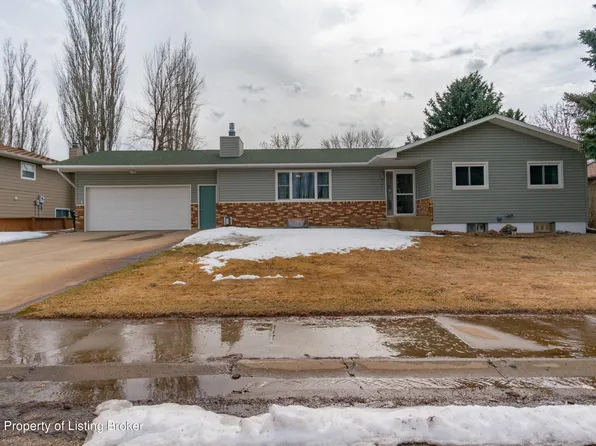 941 19th St W, Dickinson, ND 58601
