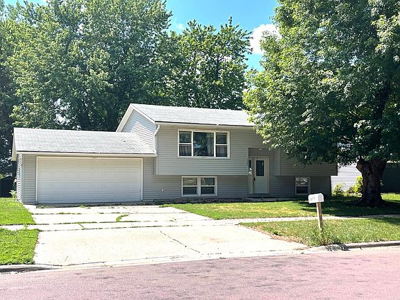 2nd image of 1577 N Burlington Ave