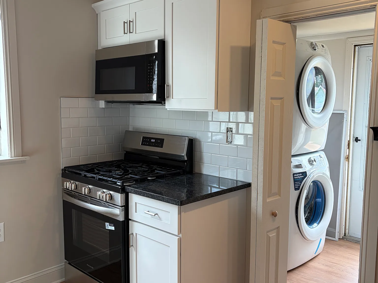 3 bed, 1070 sqft, $2,600 — Photo 4