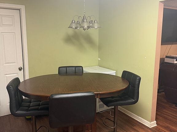 4th image of 106 Clover St