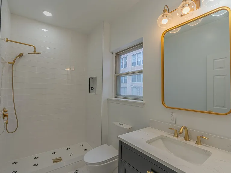 641 N 15th St #5 — Photo 8