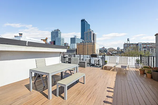 Sold by Compass | media 10