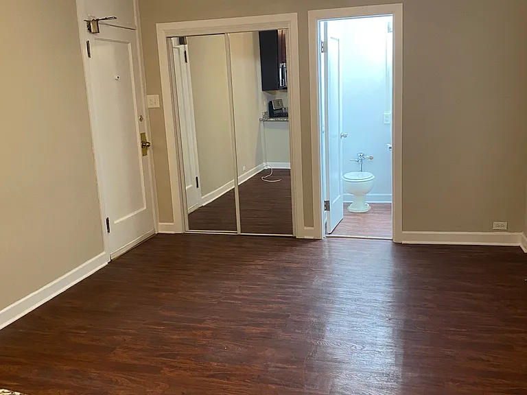 432 W Belmont — Photo 17