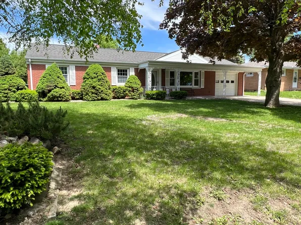 204 Sherwood Way, Bloomington, IL 61701