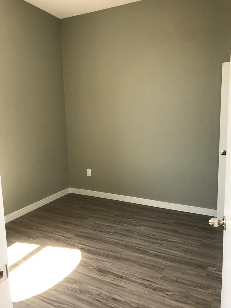 Building Photo - 98 Clinton Ave #2B