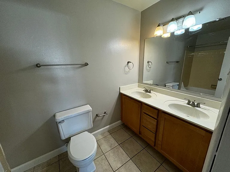 Coventry Court West Apartments — Photo 57