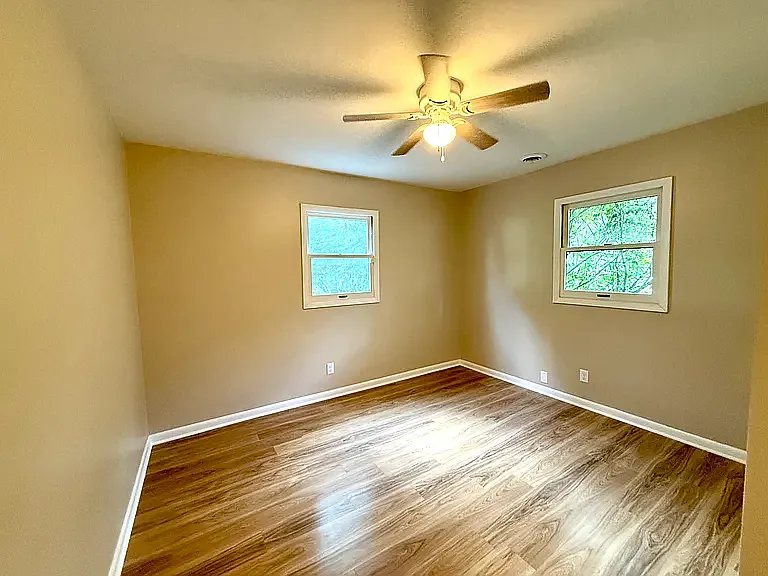 916 E Fairlawn Dr — Photo 10