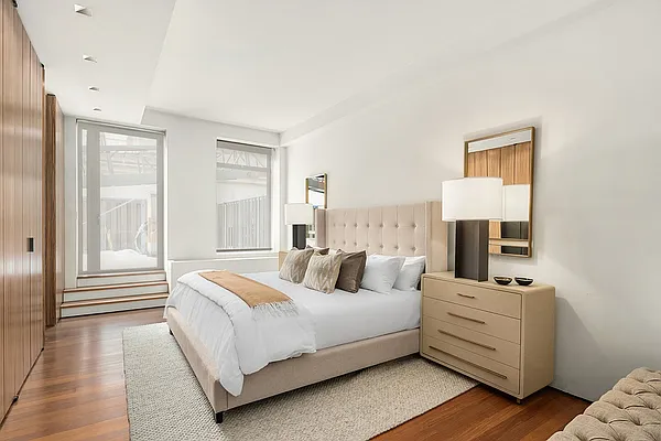 Sold by Dolly Lenz Real Estate LLC | media 7