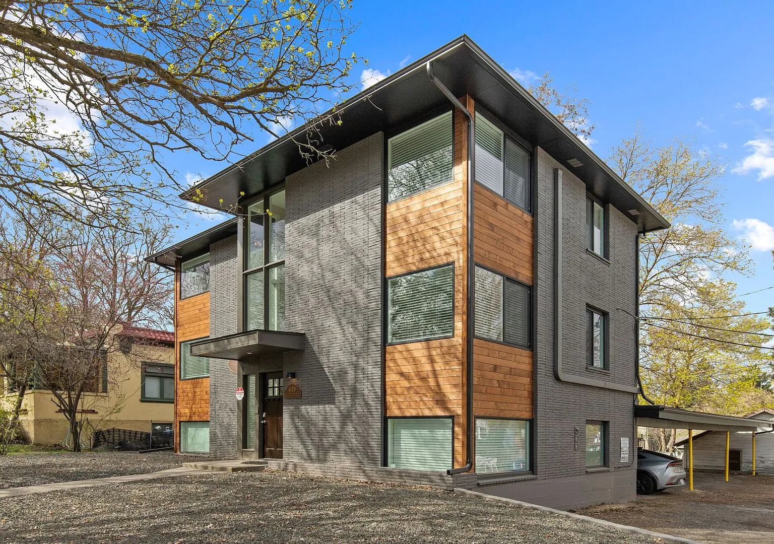 McKinnley Apartments - Luxury Studios! — Photo 1