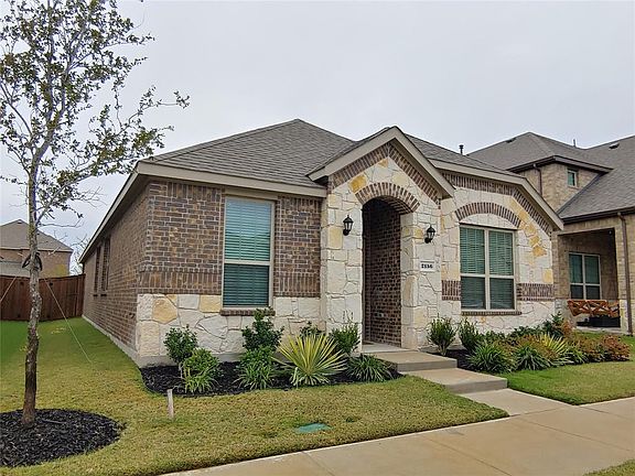 3rd image of 2156 Miramar Dr