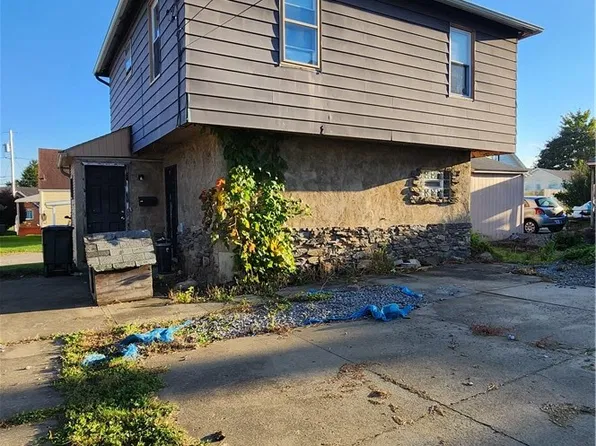 1012 Adams St, New Castle, PA 16101
