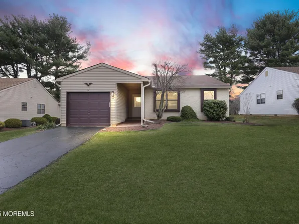 49 Lakeview Drive, Marlboro, NJ 07746