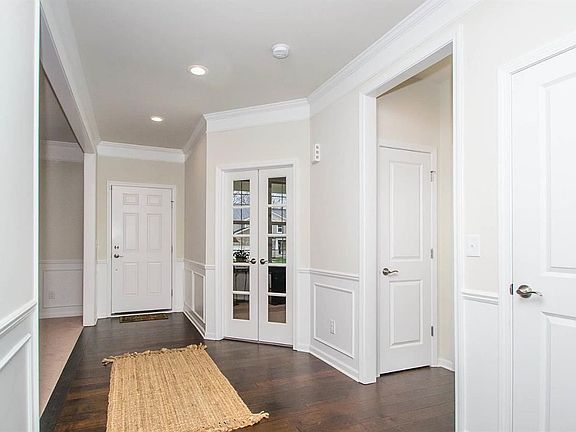 5th image of 485 Huntington Dr