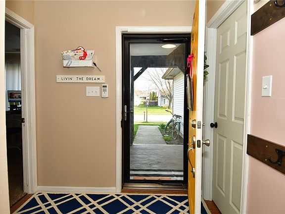 2nd image of 194 Thornleigh Ct