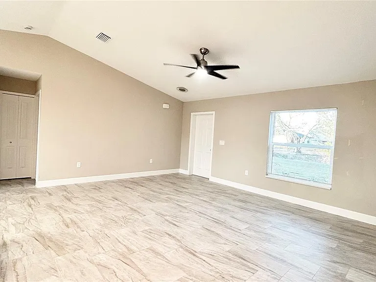 3255 Thurston Ave — Photo 12