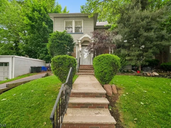 210 Hillside Rd, Elizabeth City, NJ 07208