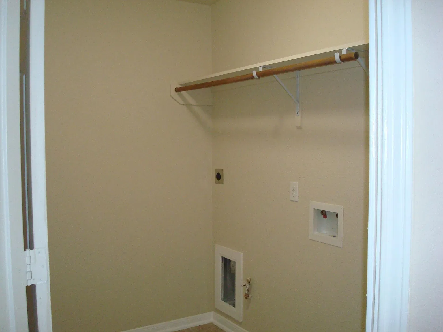 3 bed, 1826 sqft, $2,100 — Photo 2