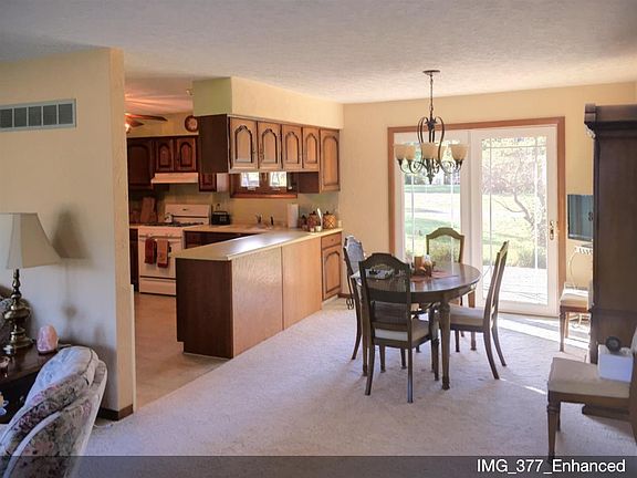 5th image of 802 Meadowlawn Dr