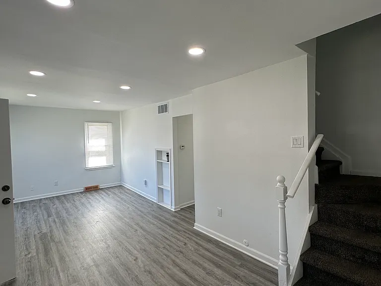 8120 Jewett Ave — Photo 3