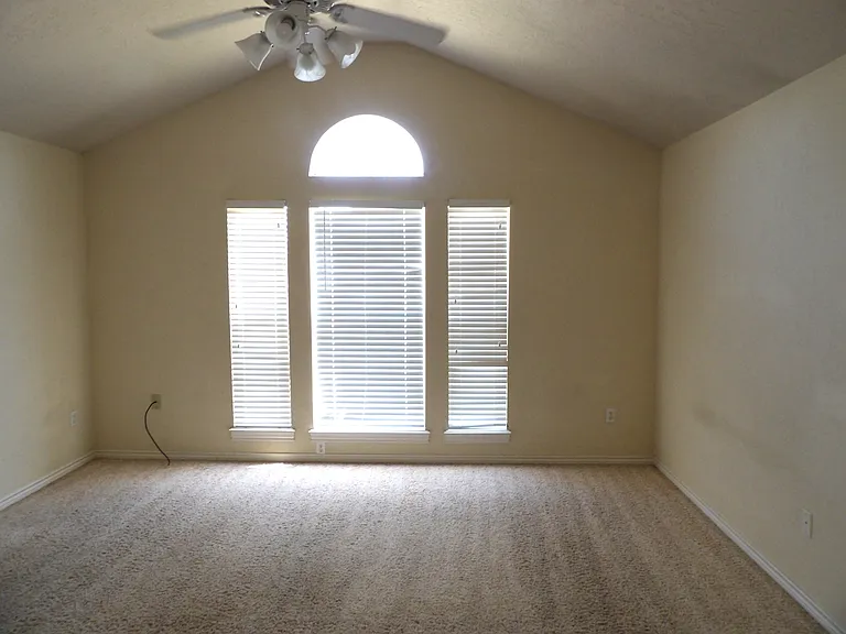 405 SE Lancelot Ln — Photo 4