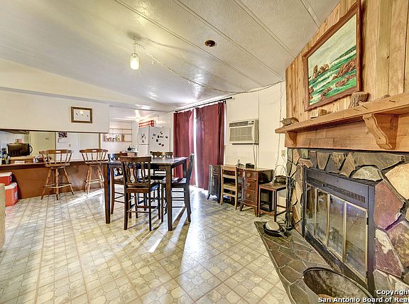 5th image of 204 Saddle Mountain Dr
