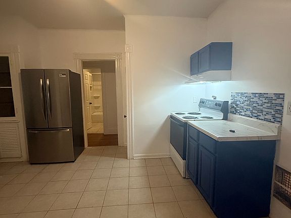 4th image of 33 Forest Ave Unit 2