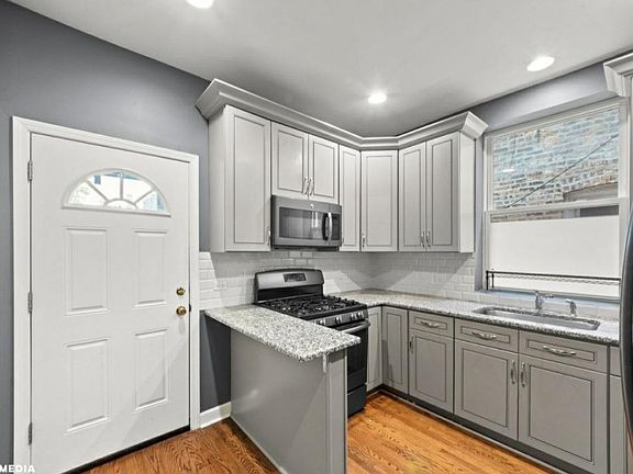 3rd image of 4949 N Drake Ave #1
