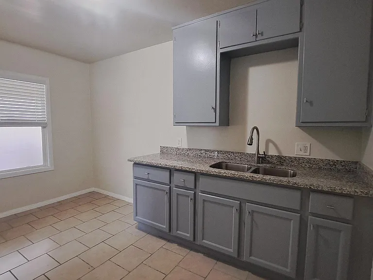 115 E Tamarack Ave #4 — Photo 6