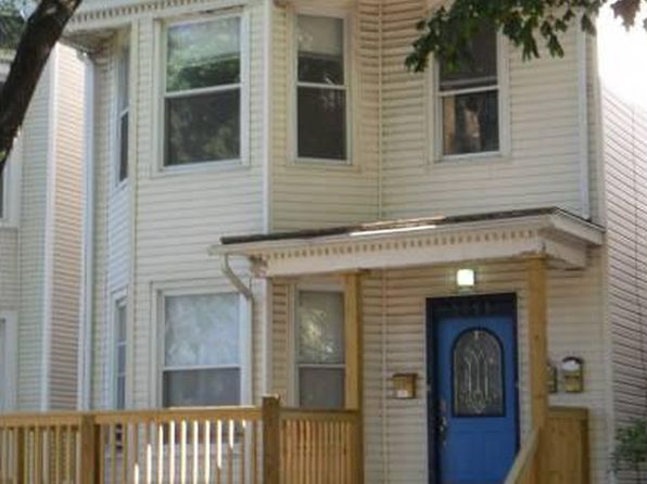 3051 N Leavitt St #2