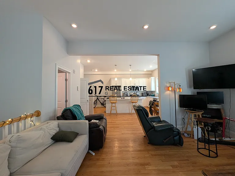 18-4 Murdock St — Photo 3
