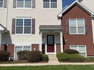 1643 W Turtle Creek Ln, Round Lake, IL 60073