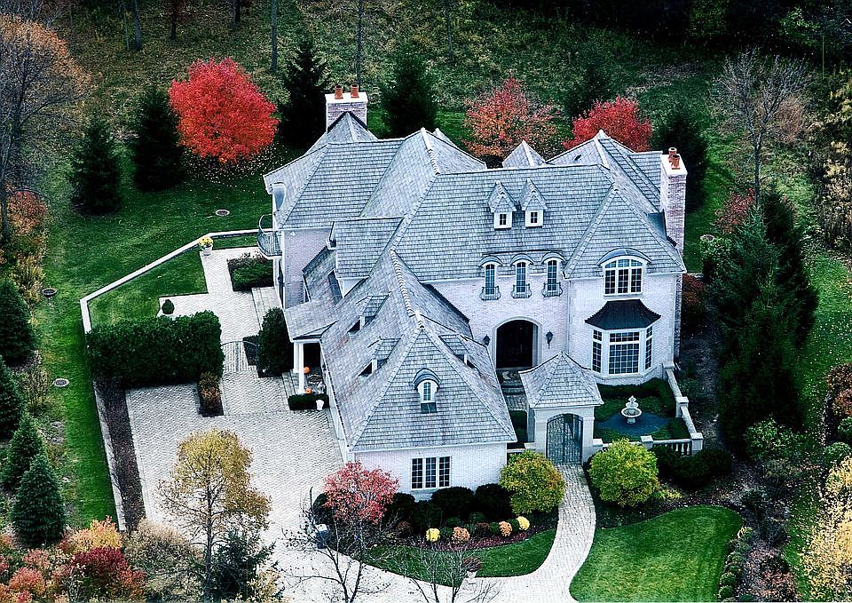 1st image of 925 James Ct S