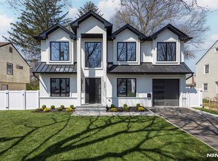 395 Hickory Ave, Paramus, NJ 07652