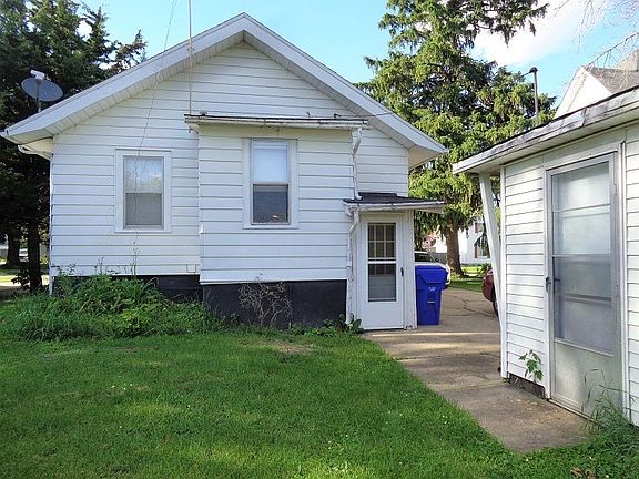 3rd image of 811 Rockwell St