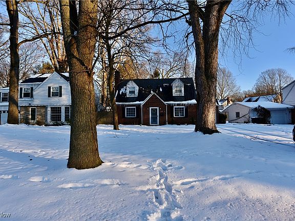 2nd image of 215 Elmdale Ave